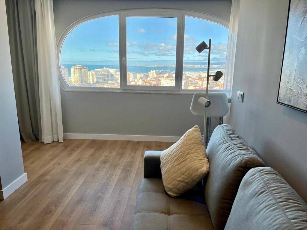 T2 Com Uma Vista Deslumbrante Sobre O Atlantico! Apartment กอสตา ดา กาปาริกา ภายนอก รูปภาพ