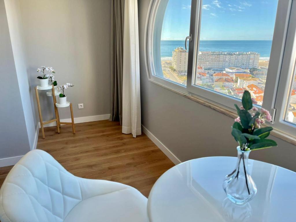T2 Com Uma Vista Deslumbrante Sobre O Atlantico! Apartment กอสตา ดา กาปาริกา ภายนอก รูปภาพ