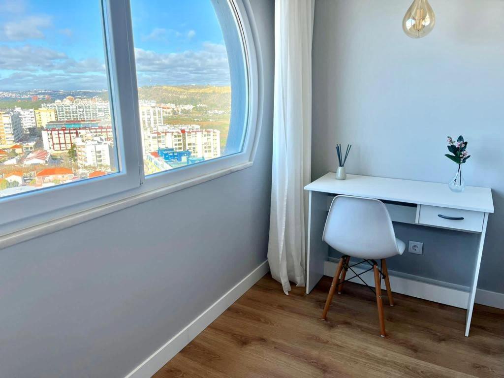 T2 Com Uma Vista Deslumbrante Sobre O Atlantico! Apartment กอสตา ดา กาปาริกา ภายนอก รูปภาพ